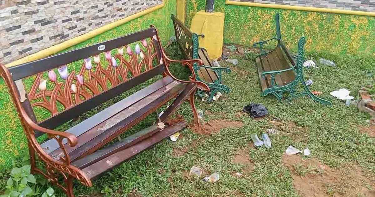 Nekat Rusak Fasilitas Umum demi Kejar Absen? Ini Ancaman Dosa Jariyah dalam Islam yang Jarang Disadari!