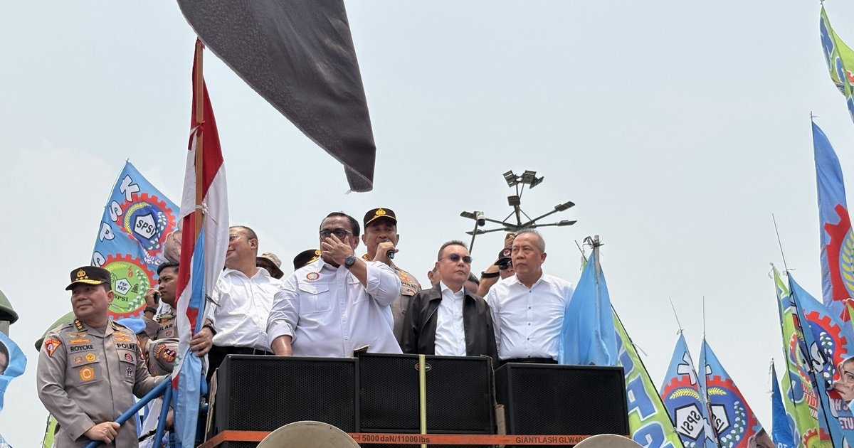 Pimpinan DPR dan Kapolri Temui Massa Buruh Usai UU Perlindungan Ketenagakerjaan Disahkan