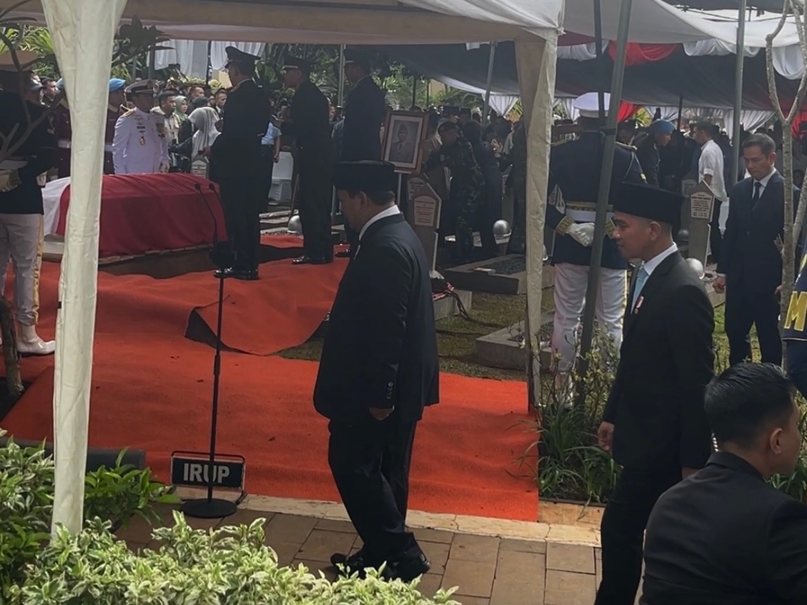 Prabowo Jadi Inspektur Upacara Pemakaman Try Sutrisno di TMP Kalibata