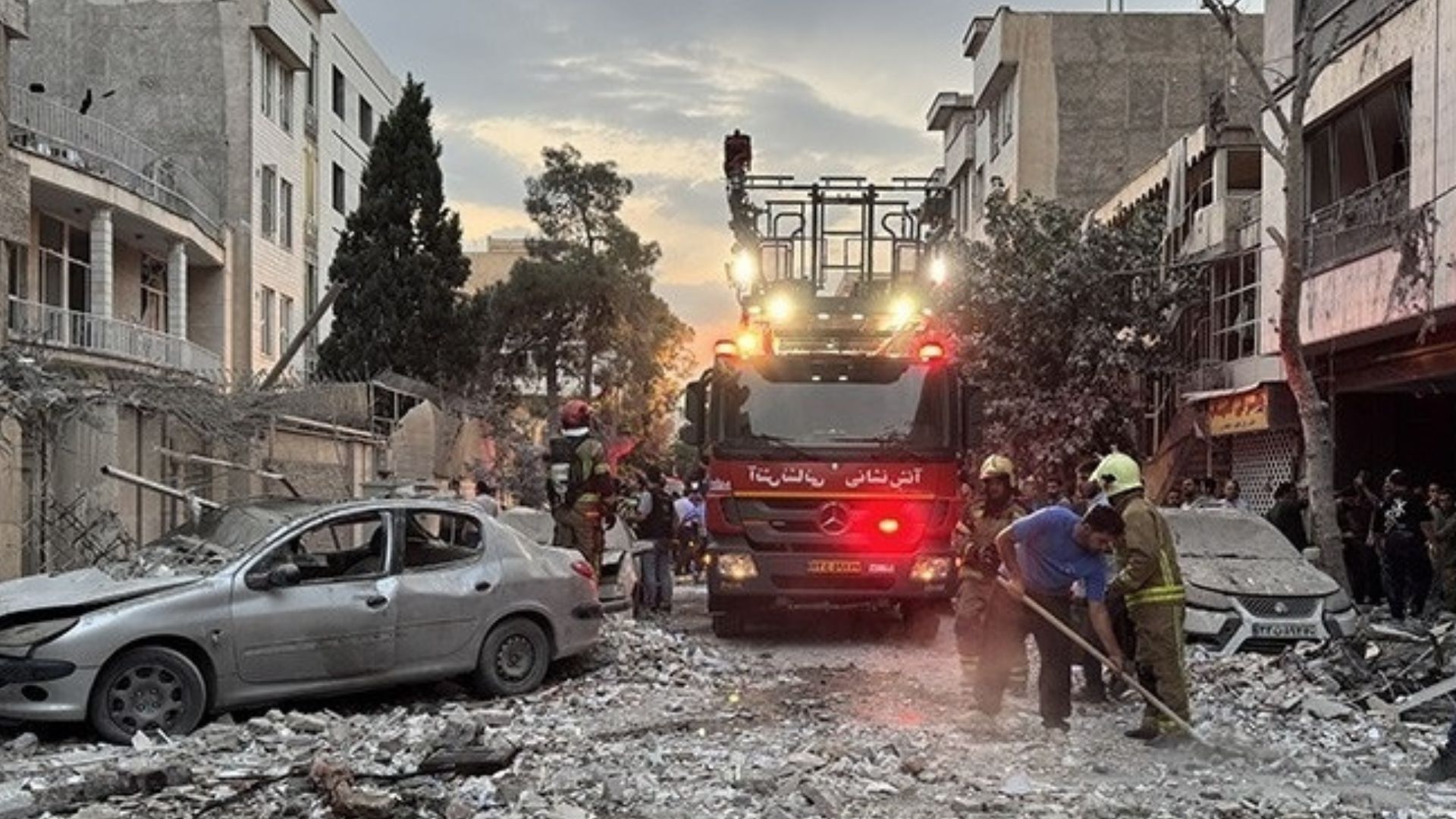 Warga Teheran Mulai Menimbun Kebutuhan Pokok di Tengah Serangan AS-Israel
