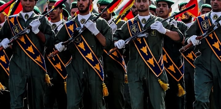 Para Pemuda Iran Antre Daftar Jadi Tentara untuk Perang Lawan AS-Israel