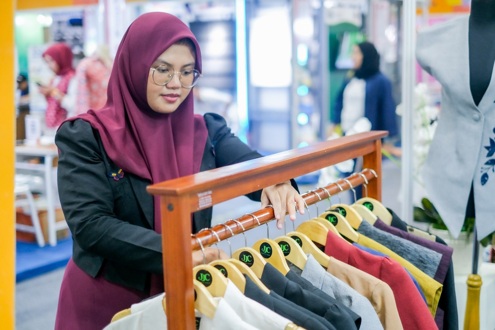 LinkUMKM BRI Dorong UMKM Perempuan Naik Kelas, JJC Rumah Jahit Sukses Kembangkan Wastra Eksklusif