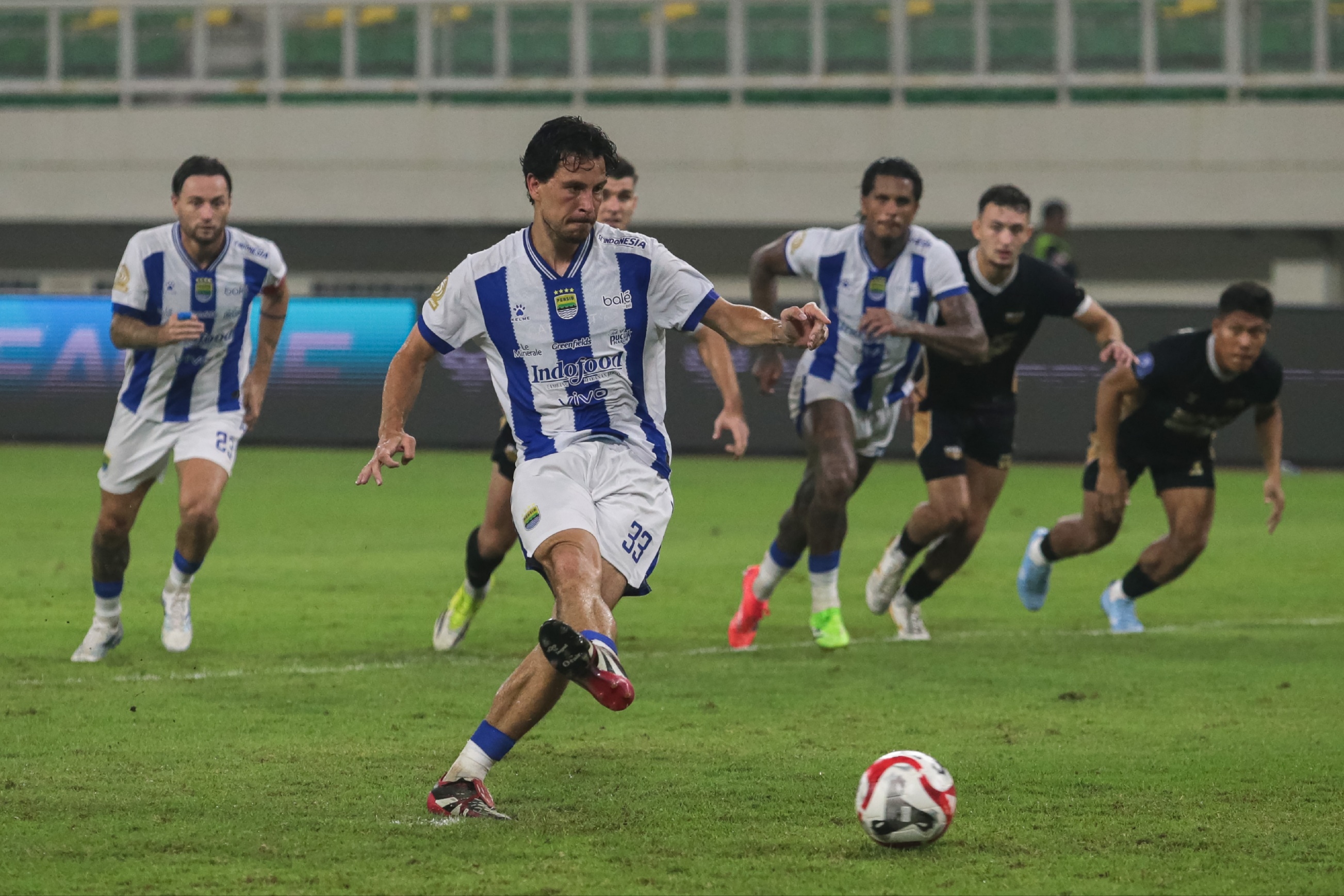 Persib Hilang Poin di Kandang Dewa United, Eliano Reijnders Tegaskan Maung Bandung Tetap di Jalur Juara