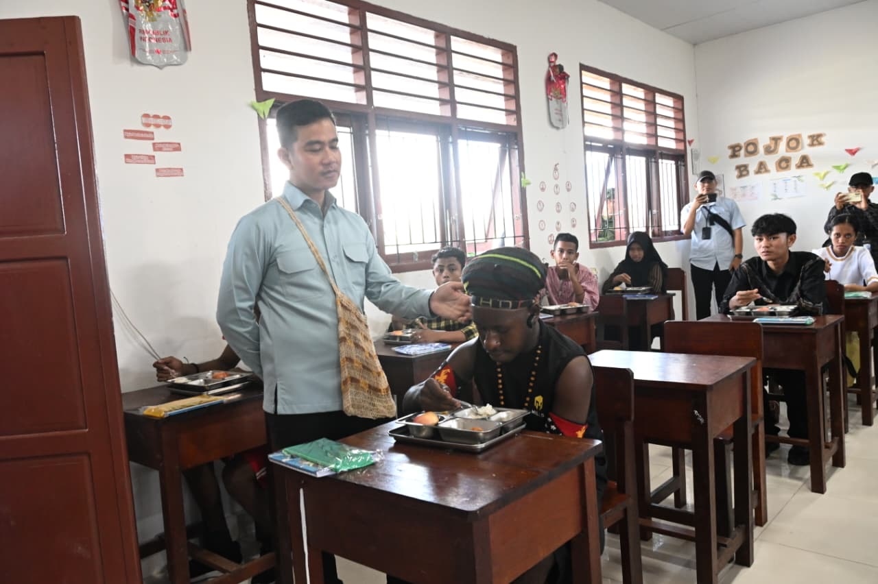Gibran Tinjau Program MBG di Mimika, Pastikan Siswa Terpenuhi Gizinya
