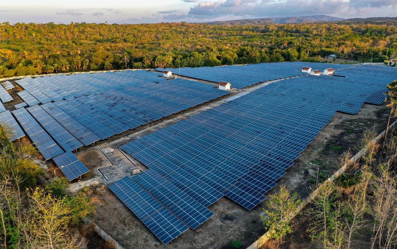 Genjot Energi Surya, PLN Luncurkan Proyek PLTS Mentari Nusantara I 1,225 GW