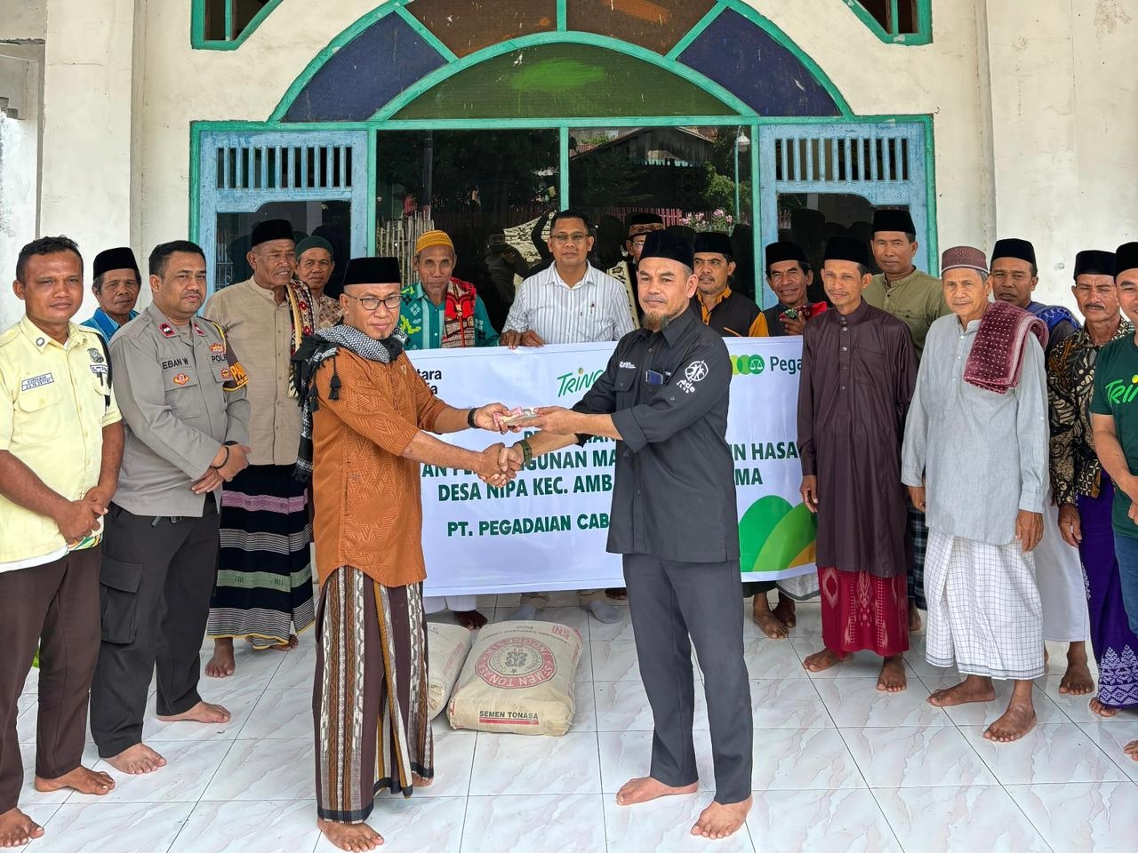 Momentum Hari Buruh, Pegadaian Salurkan Bantuan untuk Masjid di Ambalawi