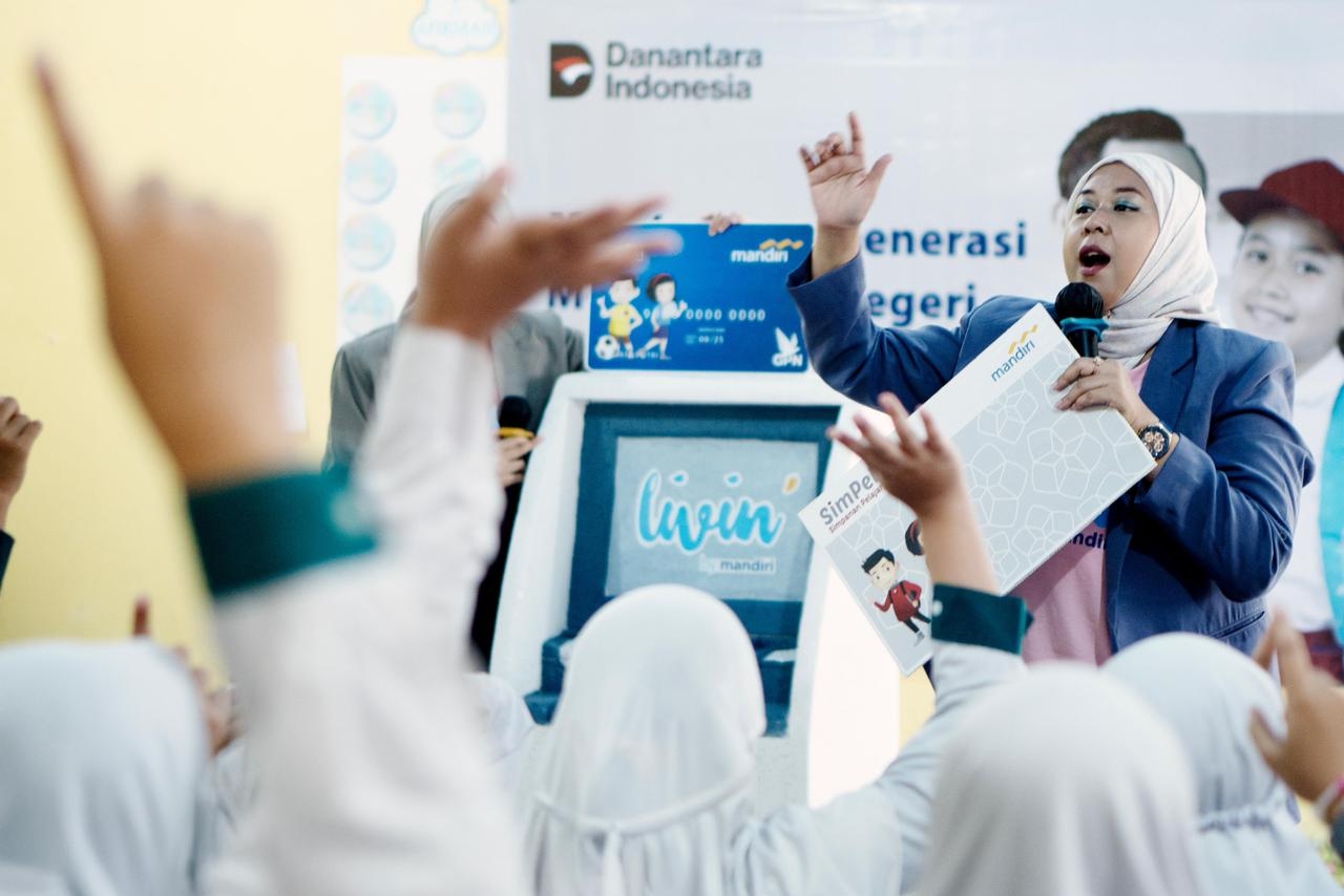 Dari Tabungan Pertama, Bank Mandiri Bangun Masa Depan Bangsa