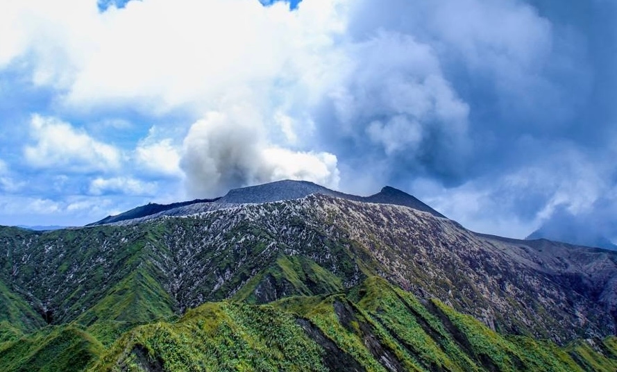 Erupsi Gunung Dukono: Tiga Pendaki Hilang, Dua Terdeteksi Dekat Kawah