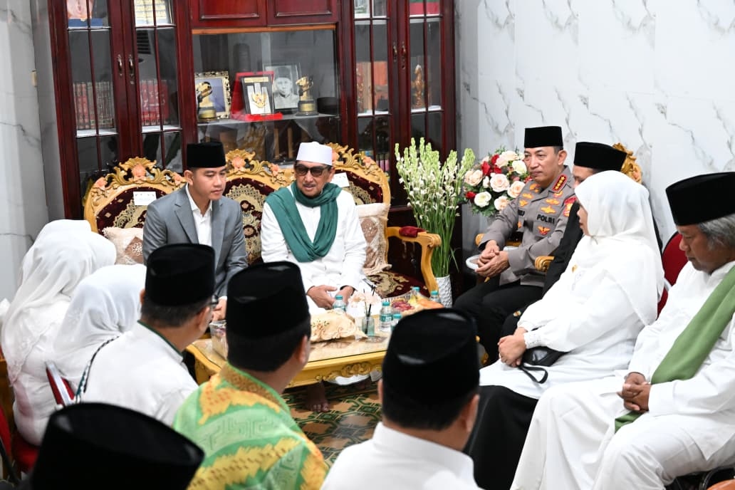 Gibran Kunjungi Ponpes Bahrul Ulum Jombang, Silaturahmi dengan Sejumlah Kiai Sepuh