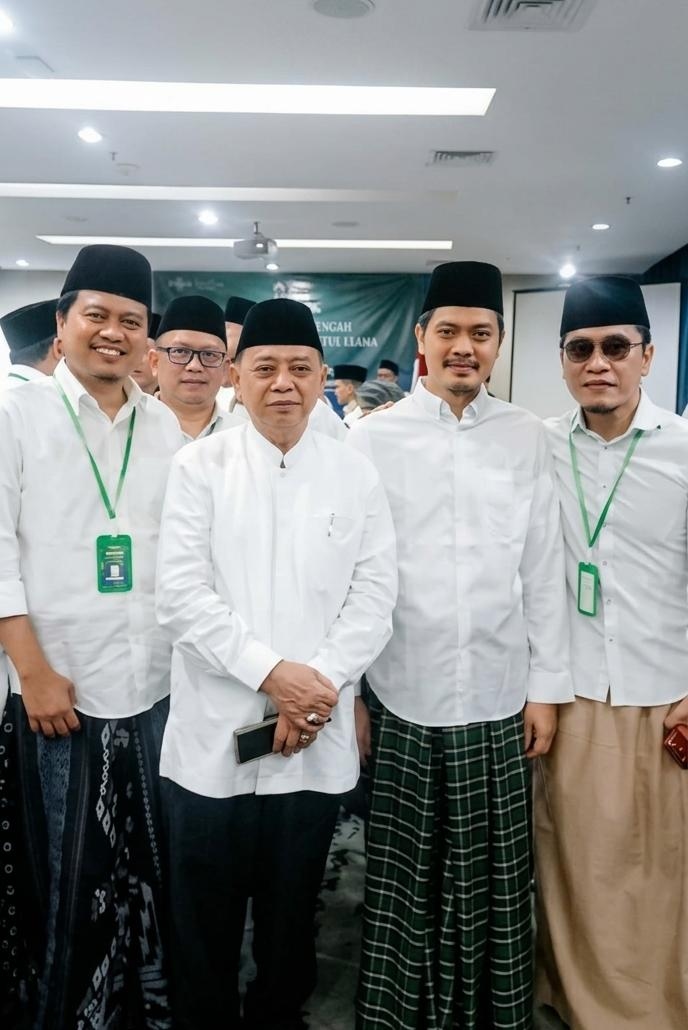 Tampil Matchy Berbaju Putih di Cirebon, Gus Miftah & Gus Yusuf Sinyalkan Duet Maut Nakhoda Masa Depan PBNU?