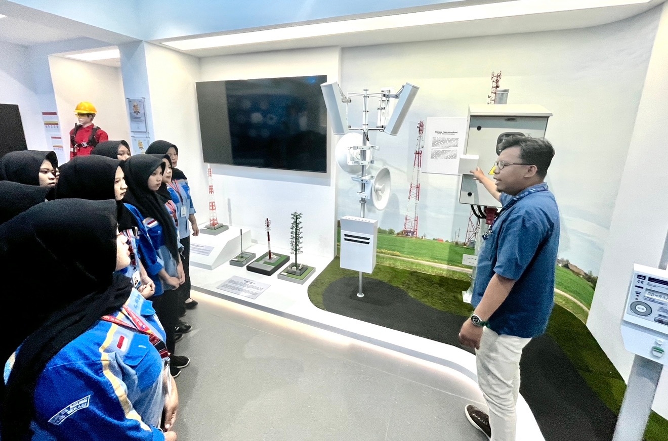 Usai Penantian 13 Tahun, SMK HS Agung Temukan Industri Sesuai Jurusan TKJ di TBIG
