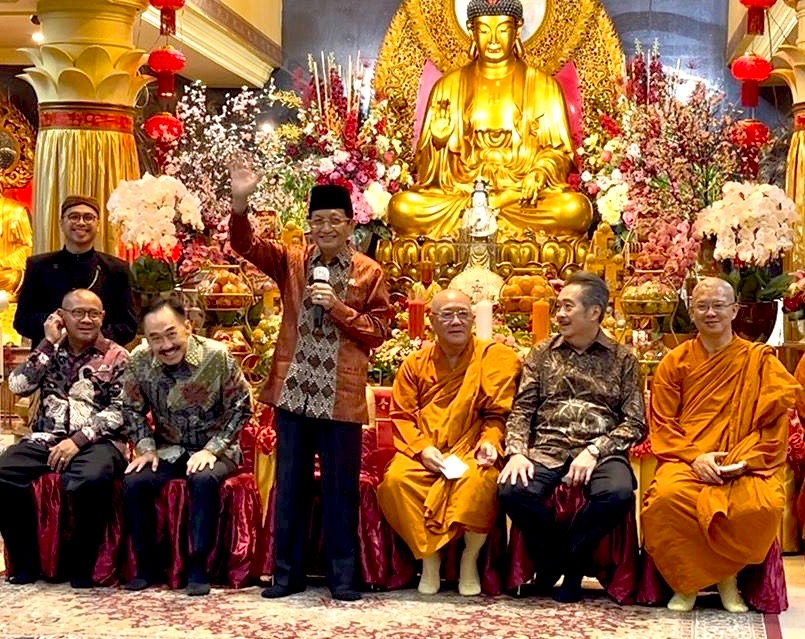 Hadiri Tri Suci Waisak, Menag Ajak Umat Redam Ego demi Kedamaian Dunia