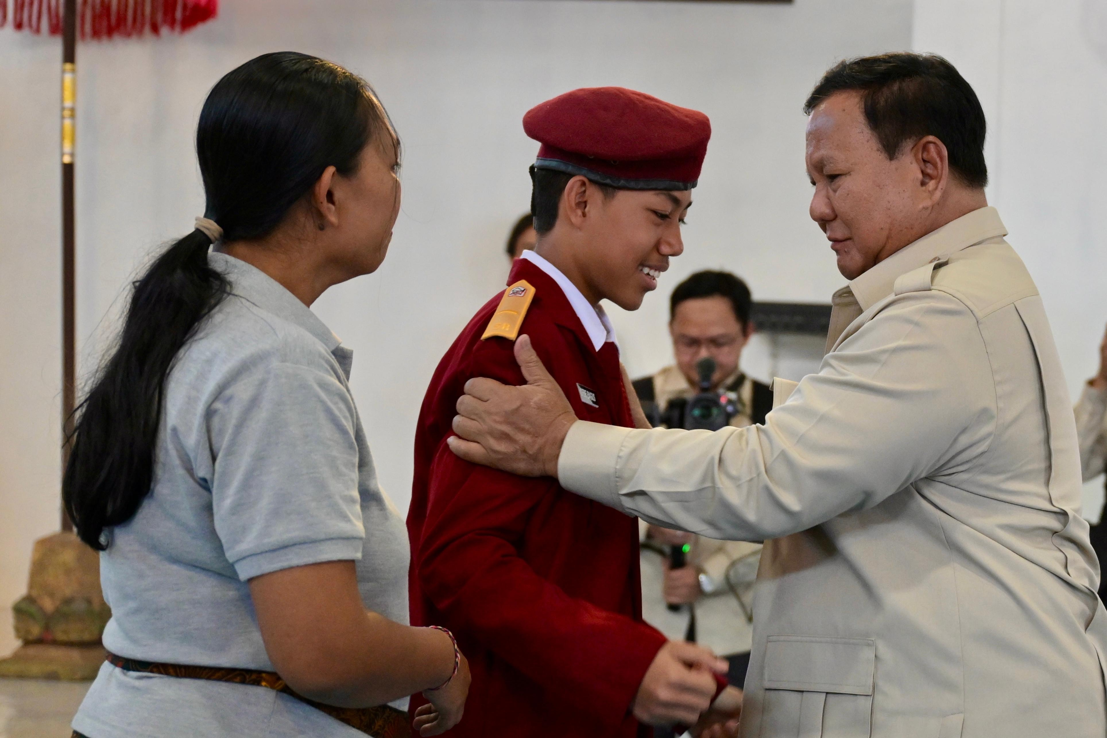 Prabowo ke Siswa Korban Bullying: Saya Pun Sering Diejek, Jangan Pernah Putus Asa