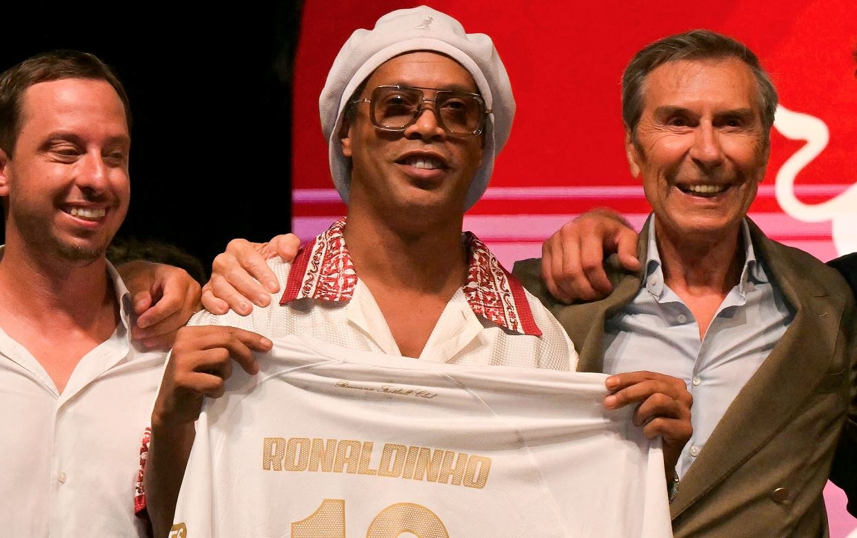 Kembali dari Pensiun, Ronaldinho Kejar Gol ke-300 Bersama Klub Kasta Ketiga Italia
