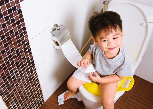 Cara Melatih Anak Buang Air Sendiri di Toilet Tanpa Drama