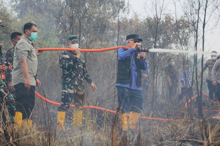 Lima Langkah Nyata Pemprov Kalsel Bersatu Padu Padamkan Karhutla