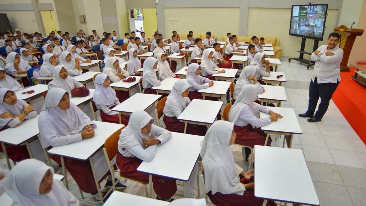 Prabowo Wacanakan Pendidikan Gratis, Pemerintah Harus Tetapkan Wajib Belajar 15 Tahun