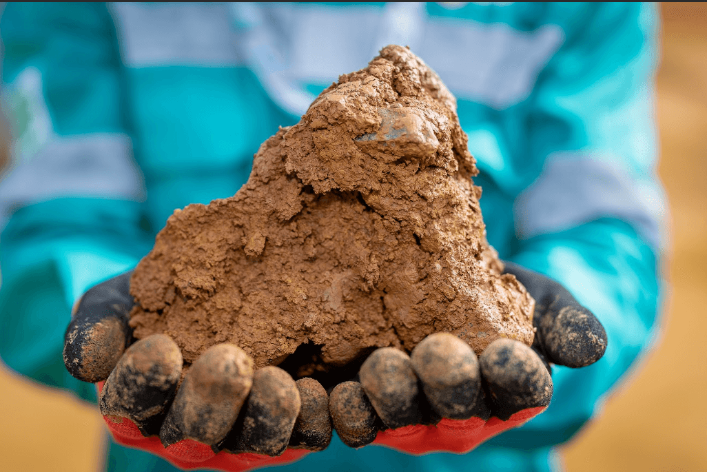 Dulu Dianggap Overburden, Limonit Kini Diolah Jadi Bahan Baku Baterai