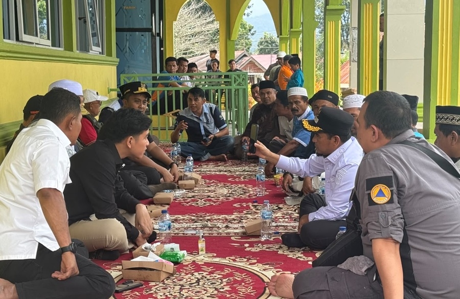 Salat Jumat Bersama Warga Terdampak Bencana di Solok, Wapres Gibran Serap Aspirasi dan Pastikan Pemulihan Rumah Ibadah