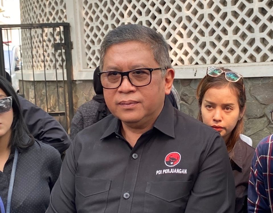 Guruh Soekarnoputra Berpulang, PDIP Kibarkan Bendera Setengah Tiang Selama 7 Hari