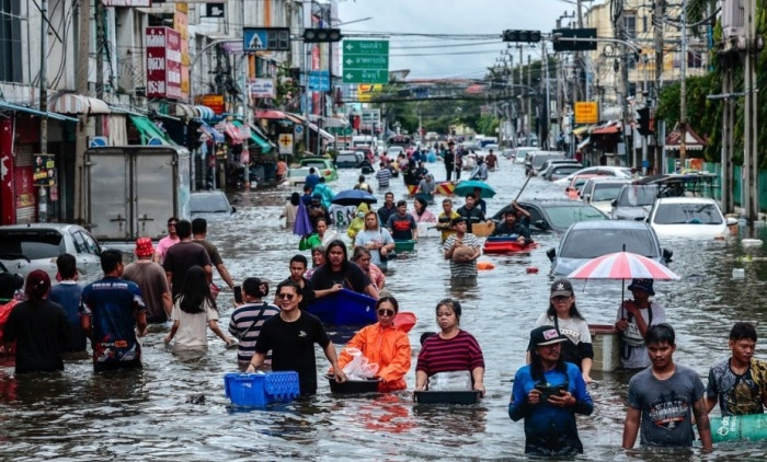 Banjir Thailand Mengerikan, Pria Korea Selatan Hilang Terseret Arus di Pattaya