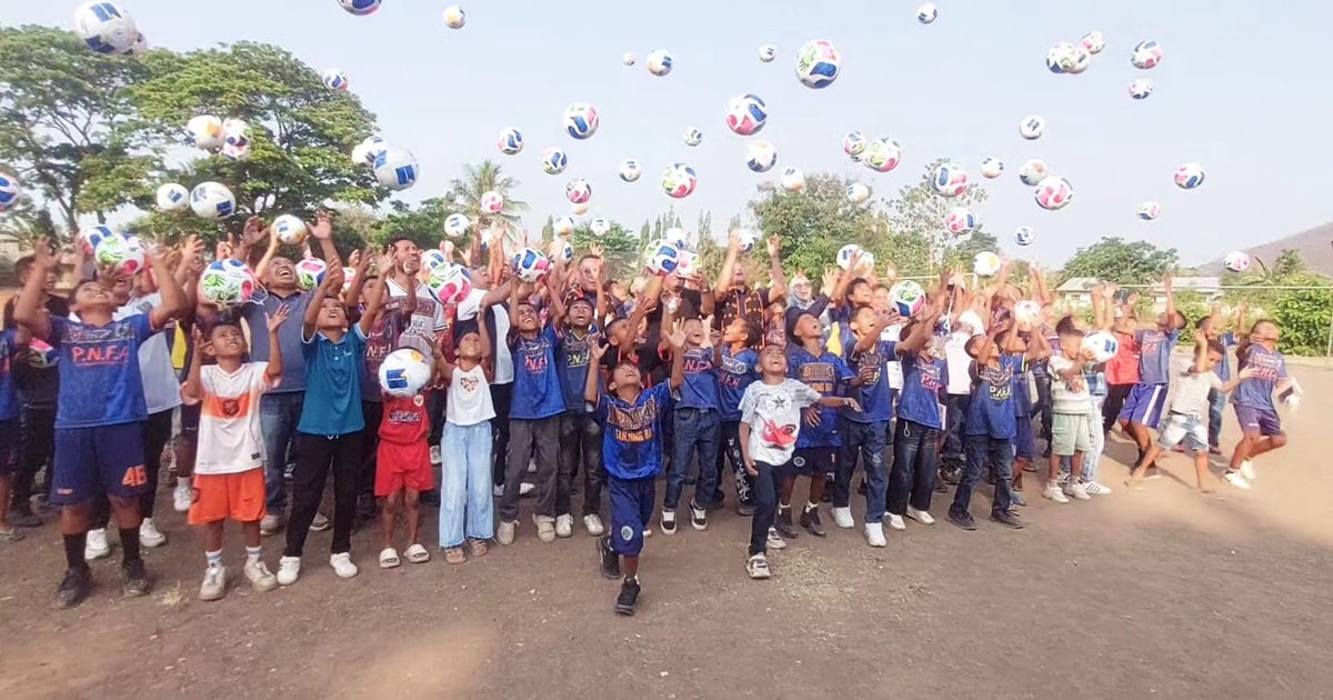 Putra Nagekeo Football Academy Terima Bantuan, Pembinaan Atlet Cilik Jadi Sorotan