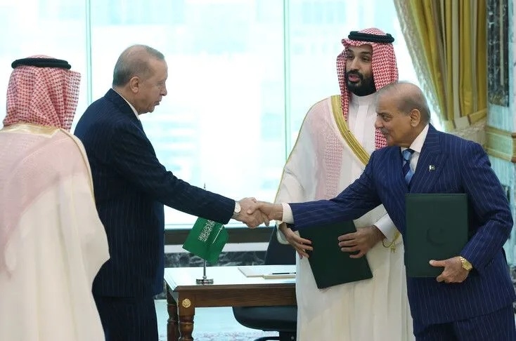 Pakistan Umumkan Ratifikasi Pakta Mekkah yang Ditandatangani bersama Turki dan Arab Saudi