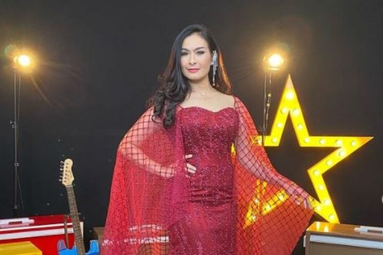 Iis Dahlia Sebut Alasan Devano Ganti Nama Panggung: Bukan Buang Sial