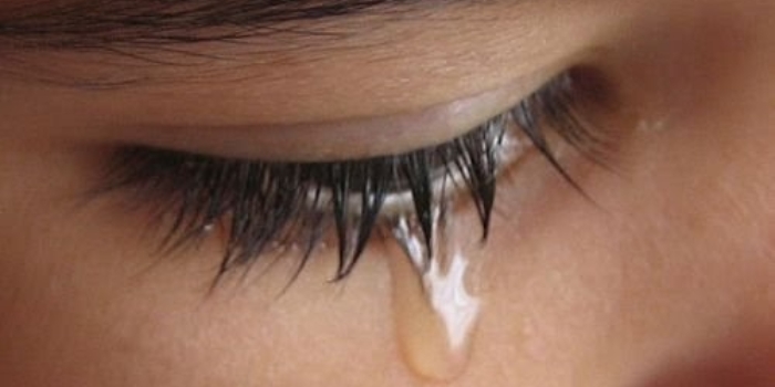 Jarang Orang Tahu, Ternyata Ini Penyebab Air Mata Terasa Asin