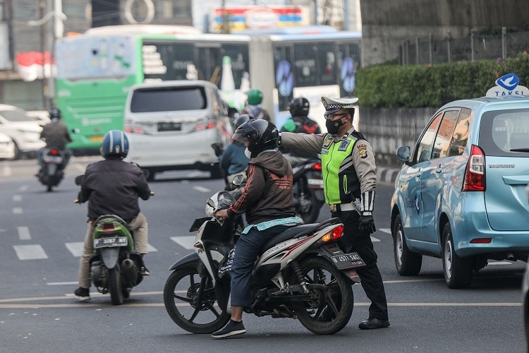 Mulai Hari Ini Kendaraan Tak Lolos Uji Emisi Ditilang