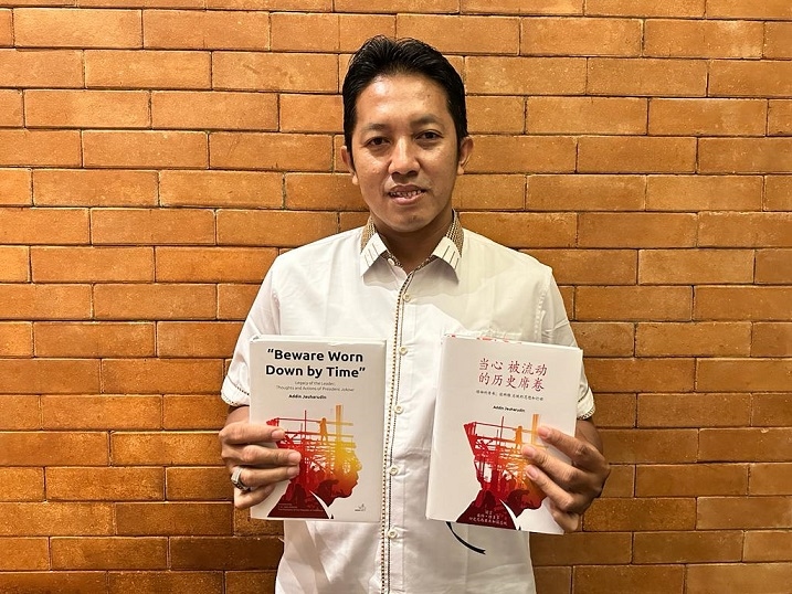 Buku Awas Digulung Arus Sejarah Sudah Beredar, Bacaan Wajib Capres 2024