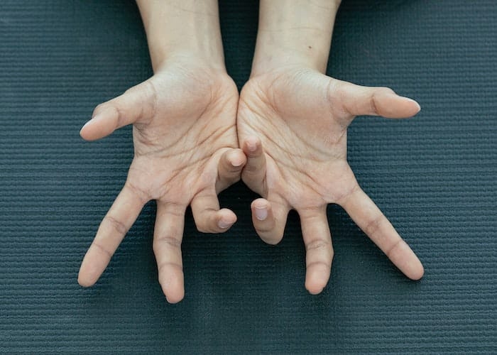 6 Cara Yang Benar Mengatasi Kejang Pada Anak