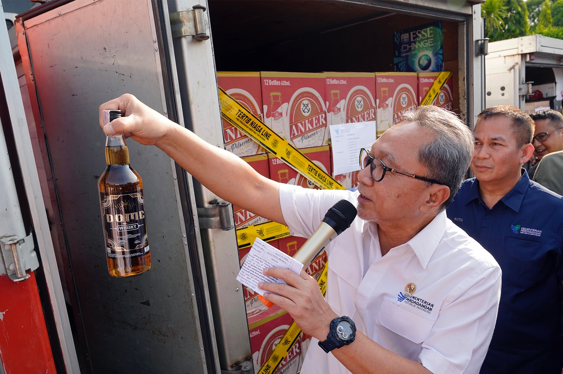 Musnahkan Minuman Beralkohol Senilai Rp7 Miliar, Mendag: Barang Ilegal Rugikan Negara