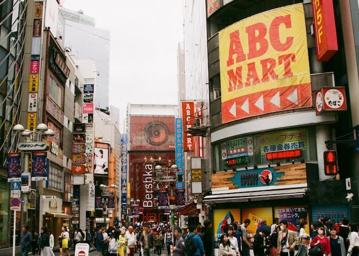 Alasan Orang Jepang Enggan Menikah Hingga Angka Kelahiran Rendah