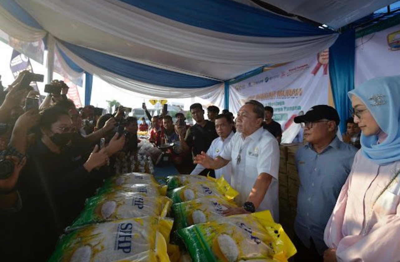 Lanjut Terus, Kali Ini Zulhas Bagikan 2,5 Ton Beras Gratis Di Jambi