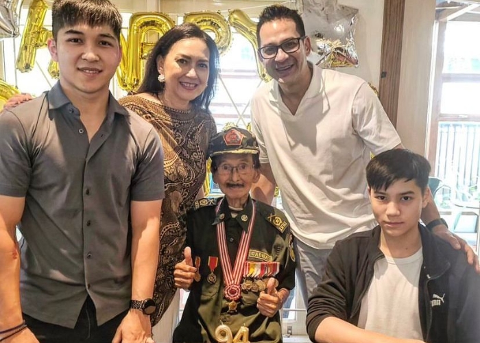 Dimakamkan Di TMP Kalibata, Mendiang Ayah Ari Wibowo Ternyata Veteran Perang Semasa Muda