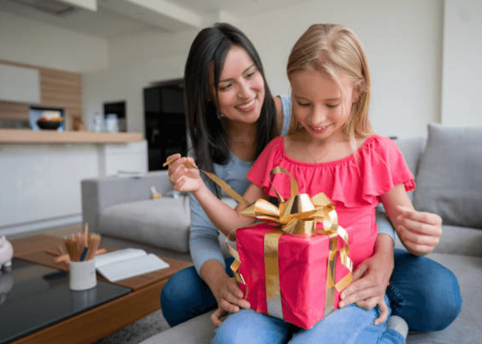 7 Ide Hadiah Spesial Di Hari Anak Sedunia