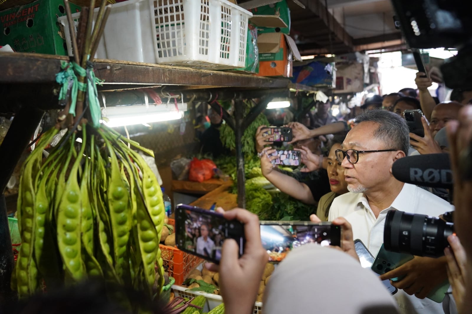 Tinjau Pasar Johar Baru Jakarta, Mendag Zulhas: Pemerintah Intensifkan Pemantauan Jelang Nataru, Harga Bapok Stabil