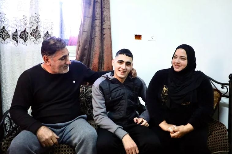 Viral Kisah Remaja Palestina Menjadi Salah Satu Tawanan Terakhir yang Dibebaskan Israel: Saya Bahagia Bisa Lepas dari Penjara Itu