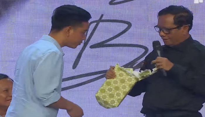 Sikapi Hasil Survei, Mahfud-Gibran Sama Cueknya...