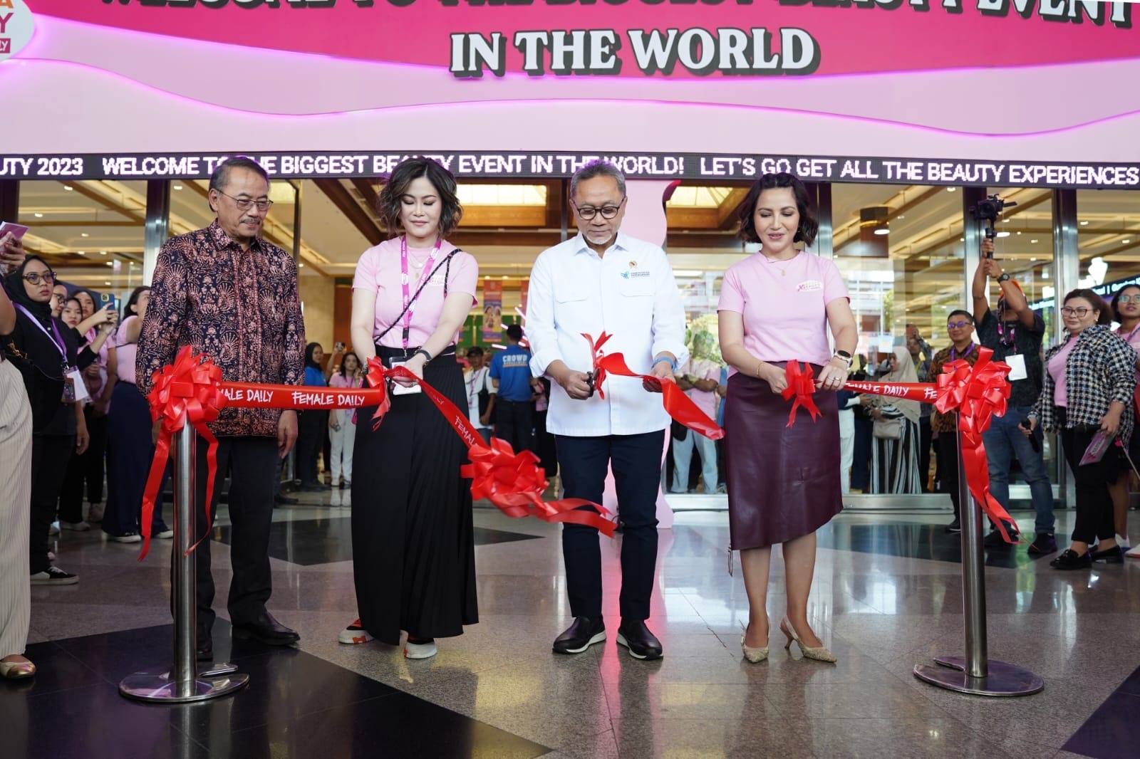Kunjungi Pameran Kecantikan Jakarta X Beauty, Mendag Zulhas: Kemendag Komitmen Lindungi Pelaku Usaha Dalam Negeri dari Serbuan Produk Luar