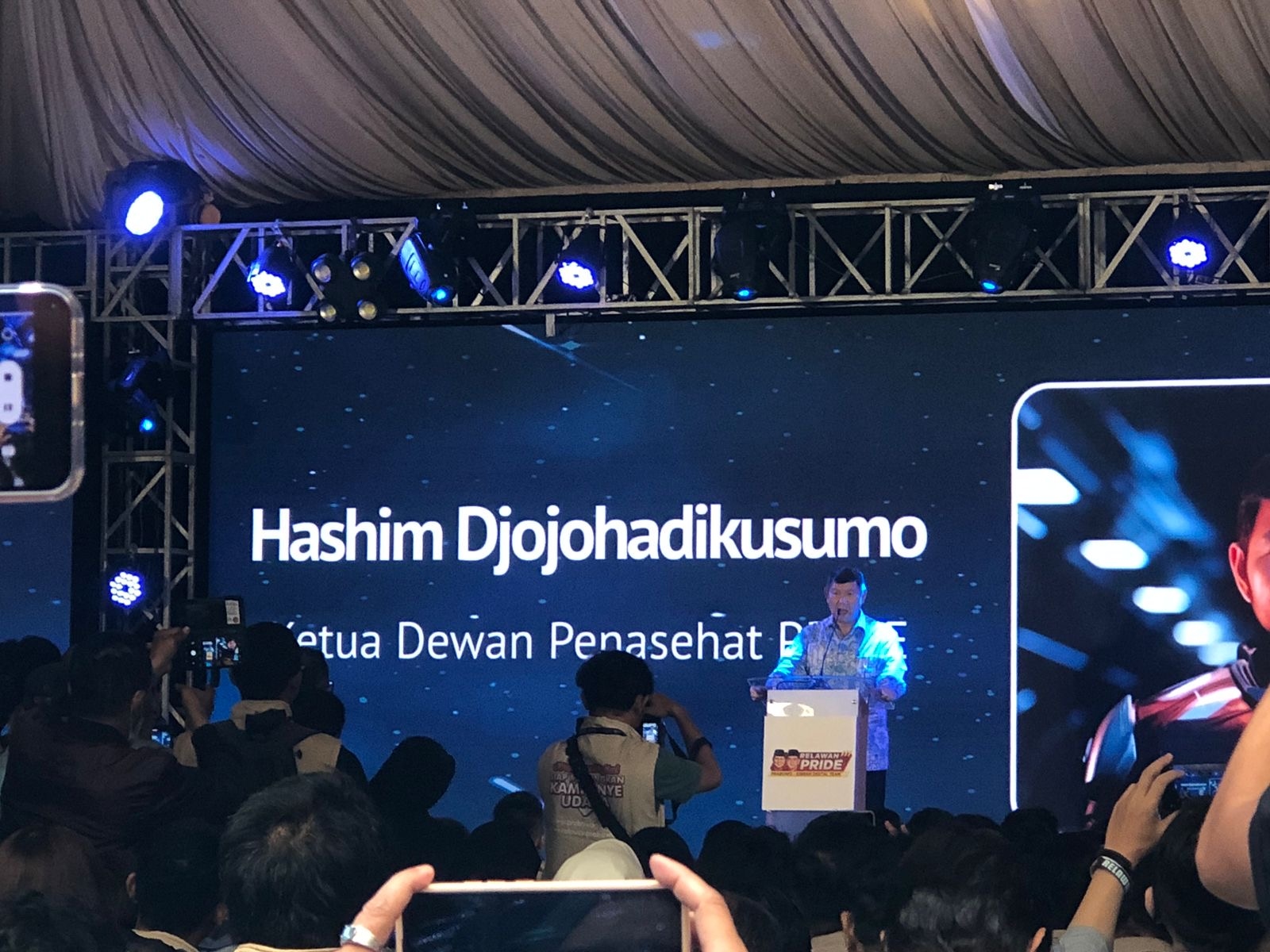 Butuh Rp450 Triliun untuk Program Makan Siang dan Susu Gratis, Hashim: Dananya Ada, Bukan dari Anggaran Bansos