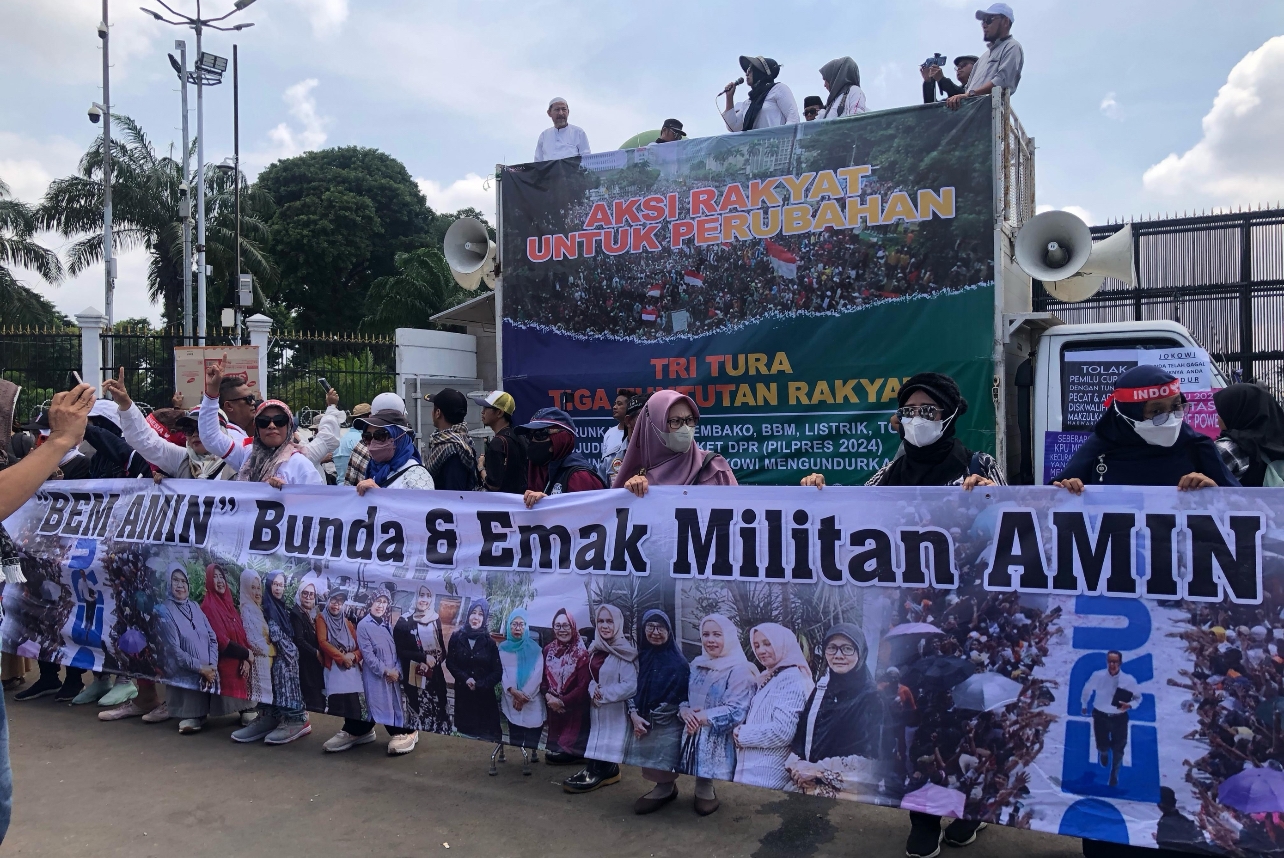 BEM AMIN Demo di Depan DPR, Minta Hak Angket Disegerakan
