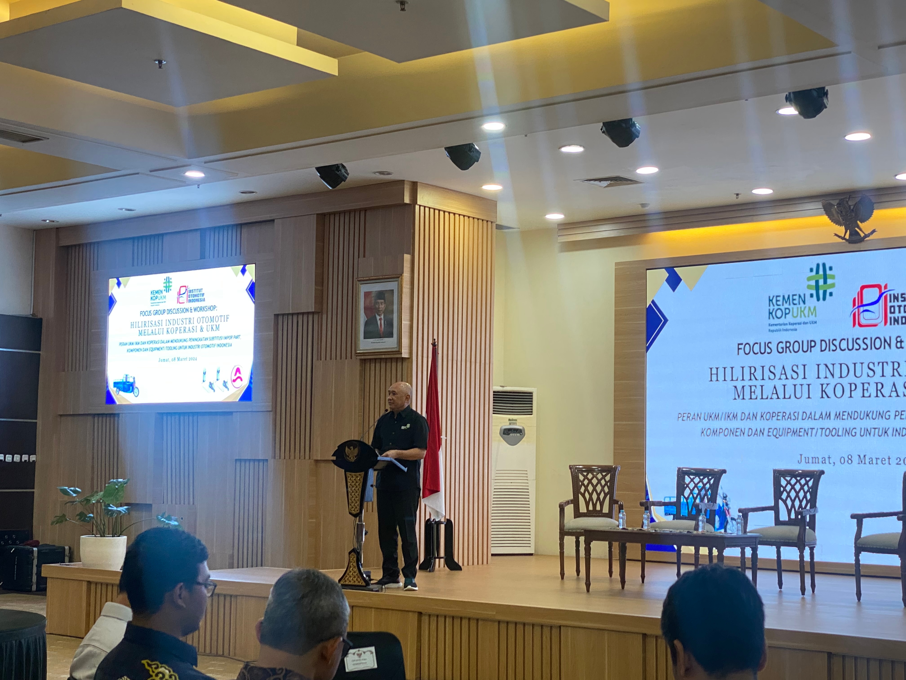 MenkopUKM Sebut Barang Impor Murah Bikin Penjualan di Tanah Abang Sepi