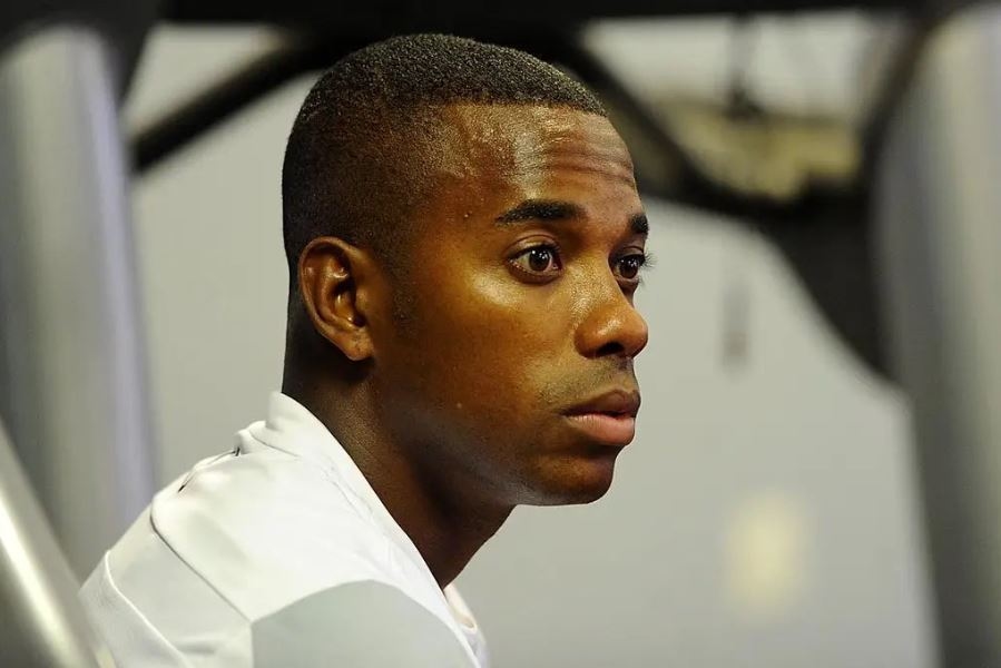 Dihukum Penjara Sembilan Tahun, Robinho Akhirnya Ditangkap di Rumahnya Semalam