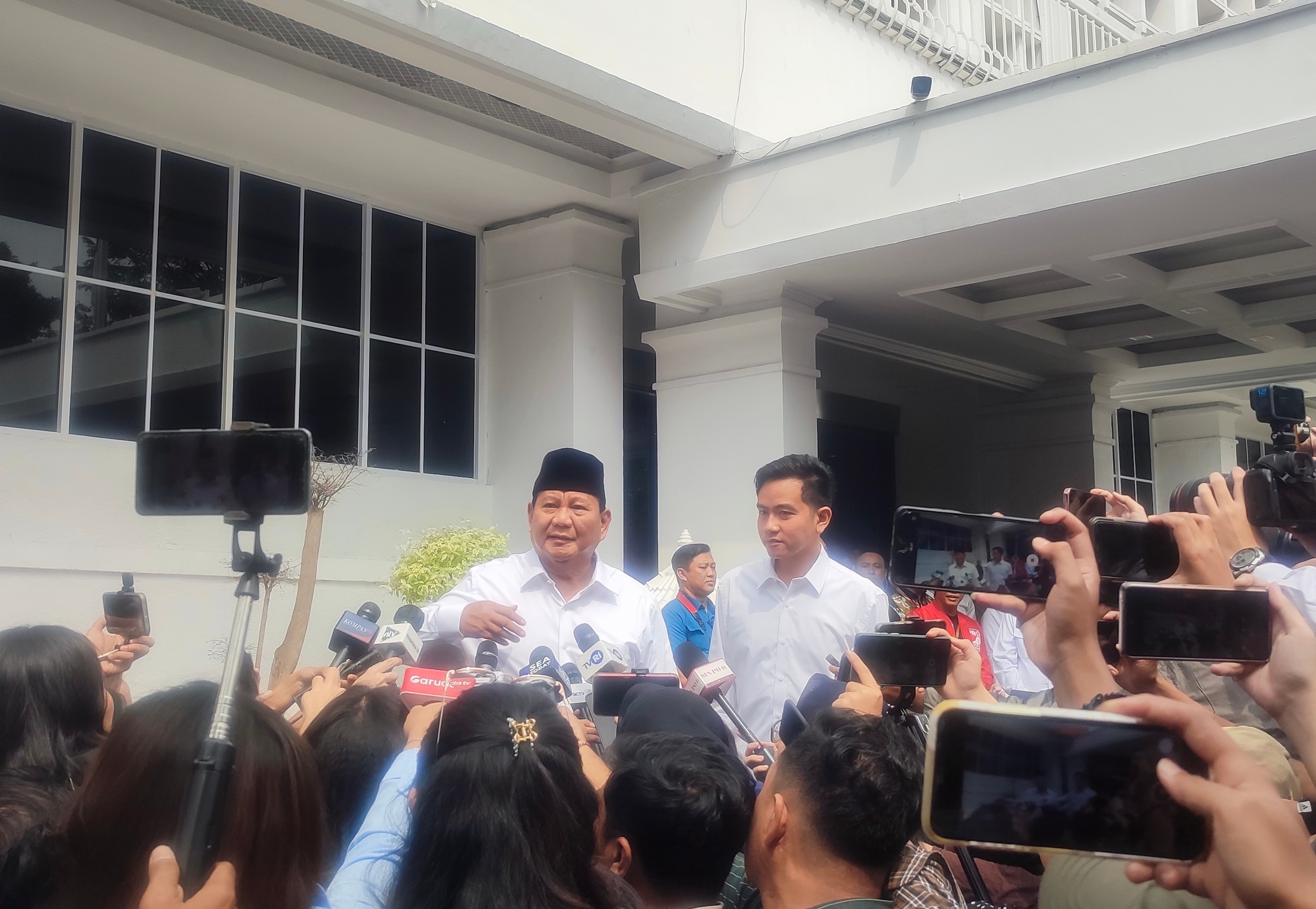 Siap Ditetapkan Jadi Presiden dan Wakil Presiden Terpilih, Prabowo-Gibran Tiba di KPU