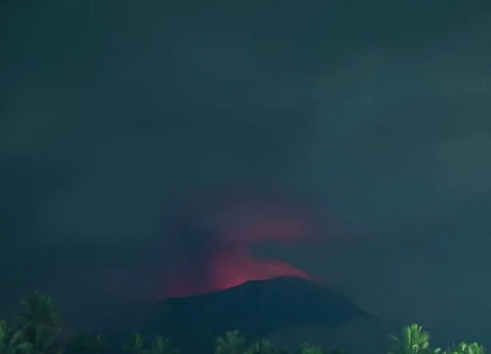 16 Ton Bantuan Didistribusikan untuk Korban Erupsi Gunung Ibu