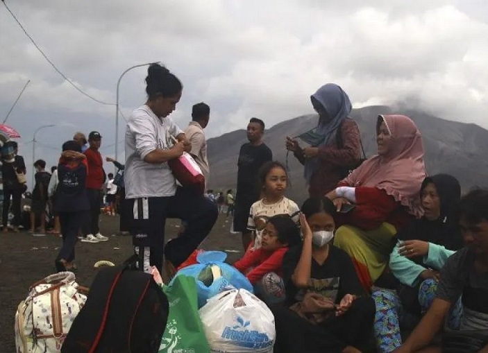 Erupsi Gunungapi Ruang, Pemerintah Terus Berupaya Evakuasi 9.000 Warga