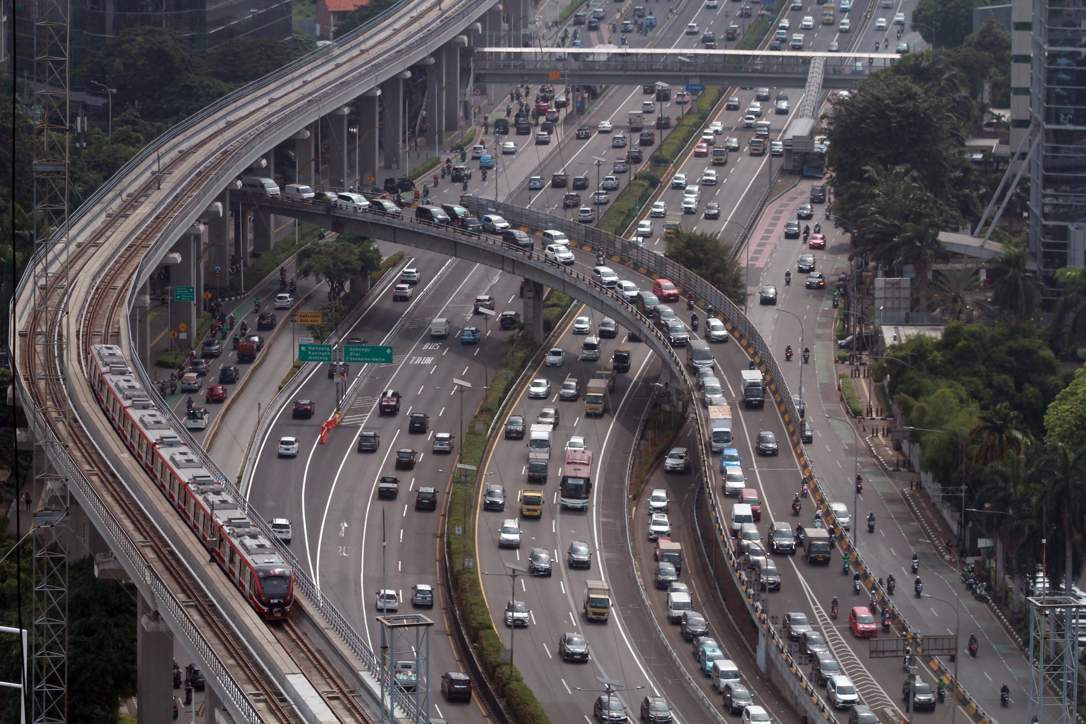 Pemerintah Tawarkan Proyek Kereta Api Bandung ke Investor China