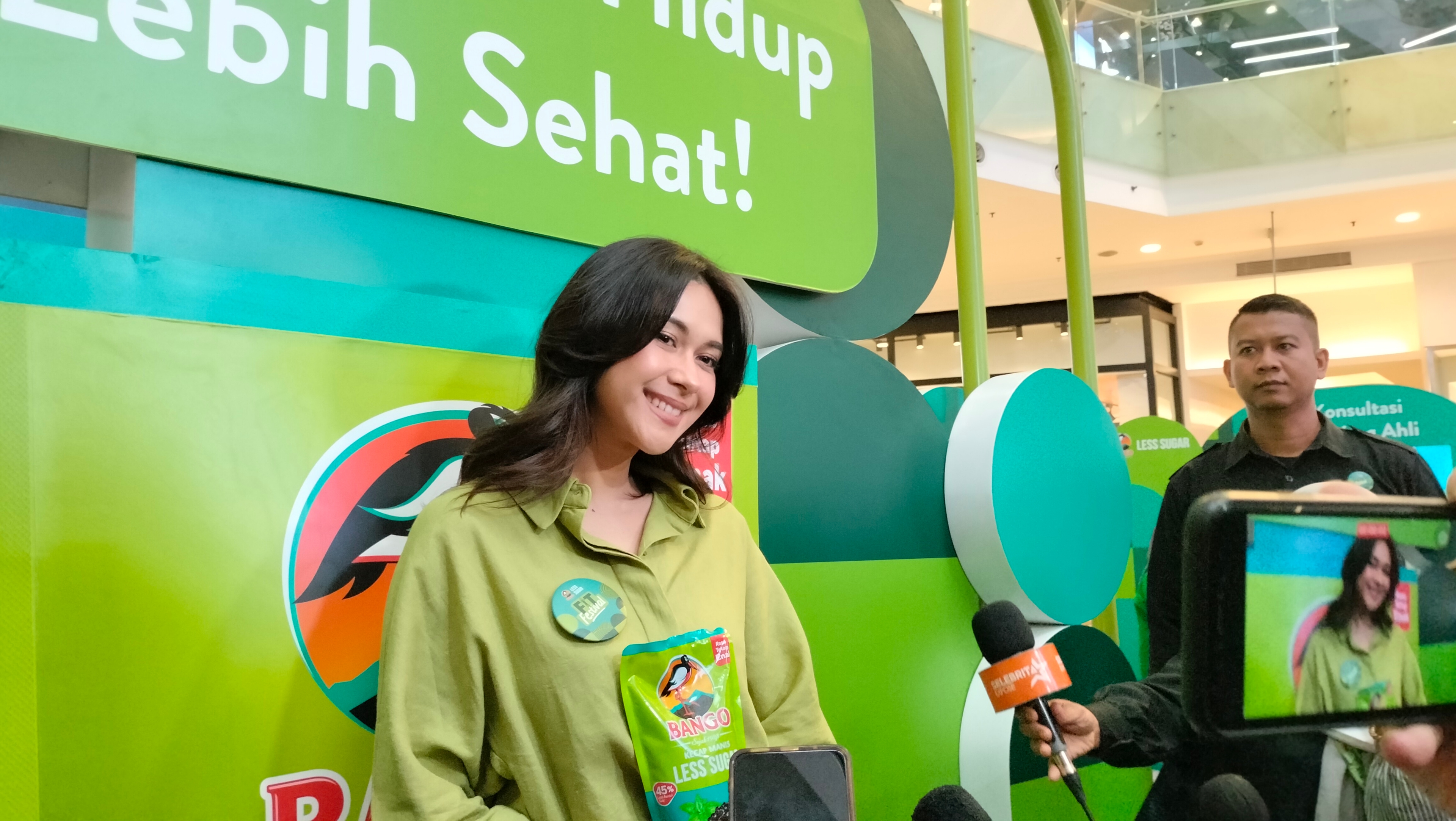 Berlibur ke Luar Negeri, Nana Mirdad Enggak Bisa Ketinggalan Sama Barang Ini, Apa Itu?